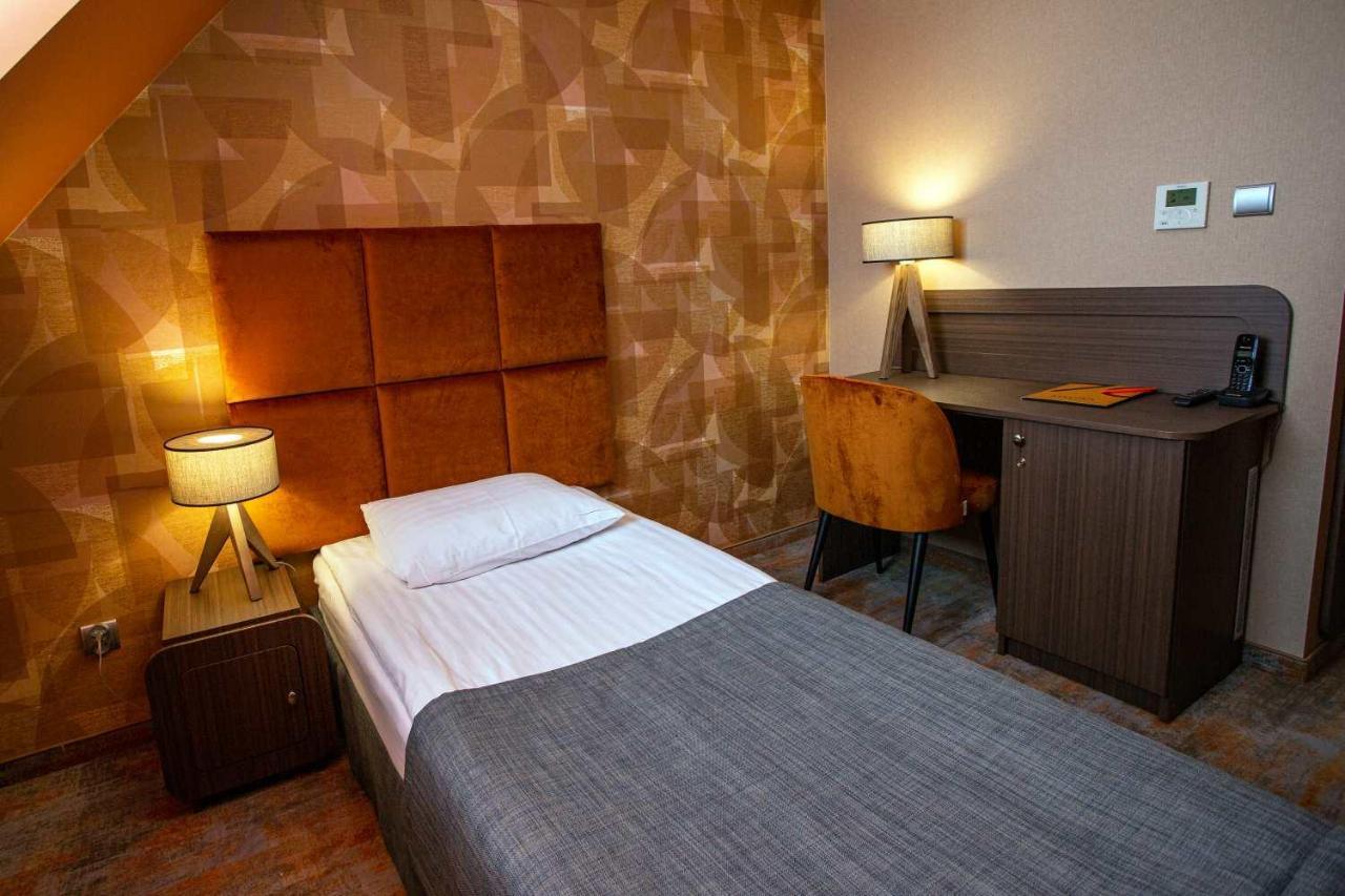 Hotel Styl 70 بيشتنا المظهر الخارجي الصورة