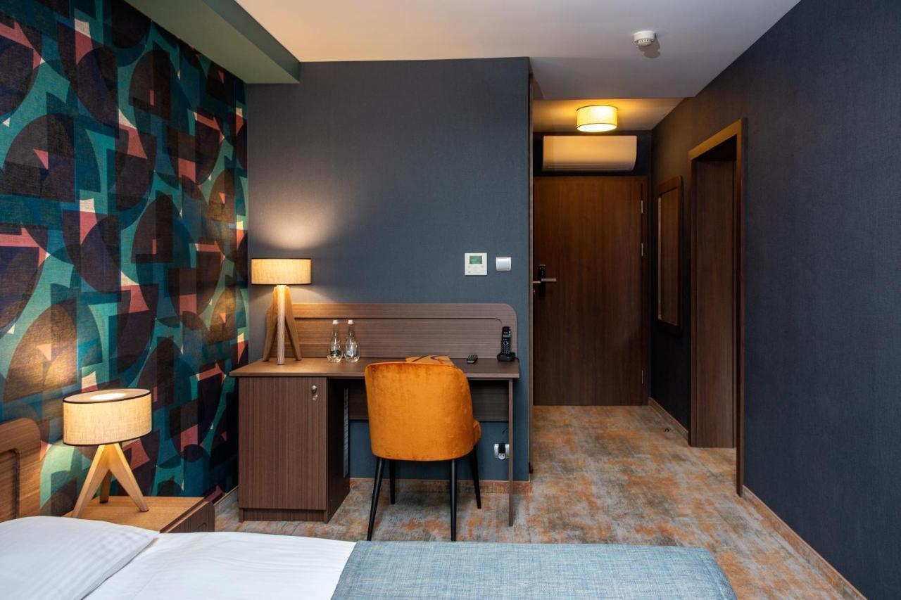 Hotel Styl 70 بيشتنا المظهر الخارجي الصورة